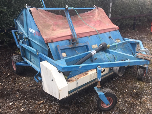 Unknown T7012578 - 2003 Wessex SC18 PTO Driven Sweeper Collector