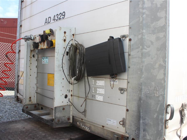Schmitz Cargobull 3 akslet gardin trailer med lift - skyde/hævetag